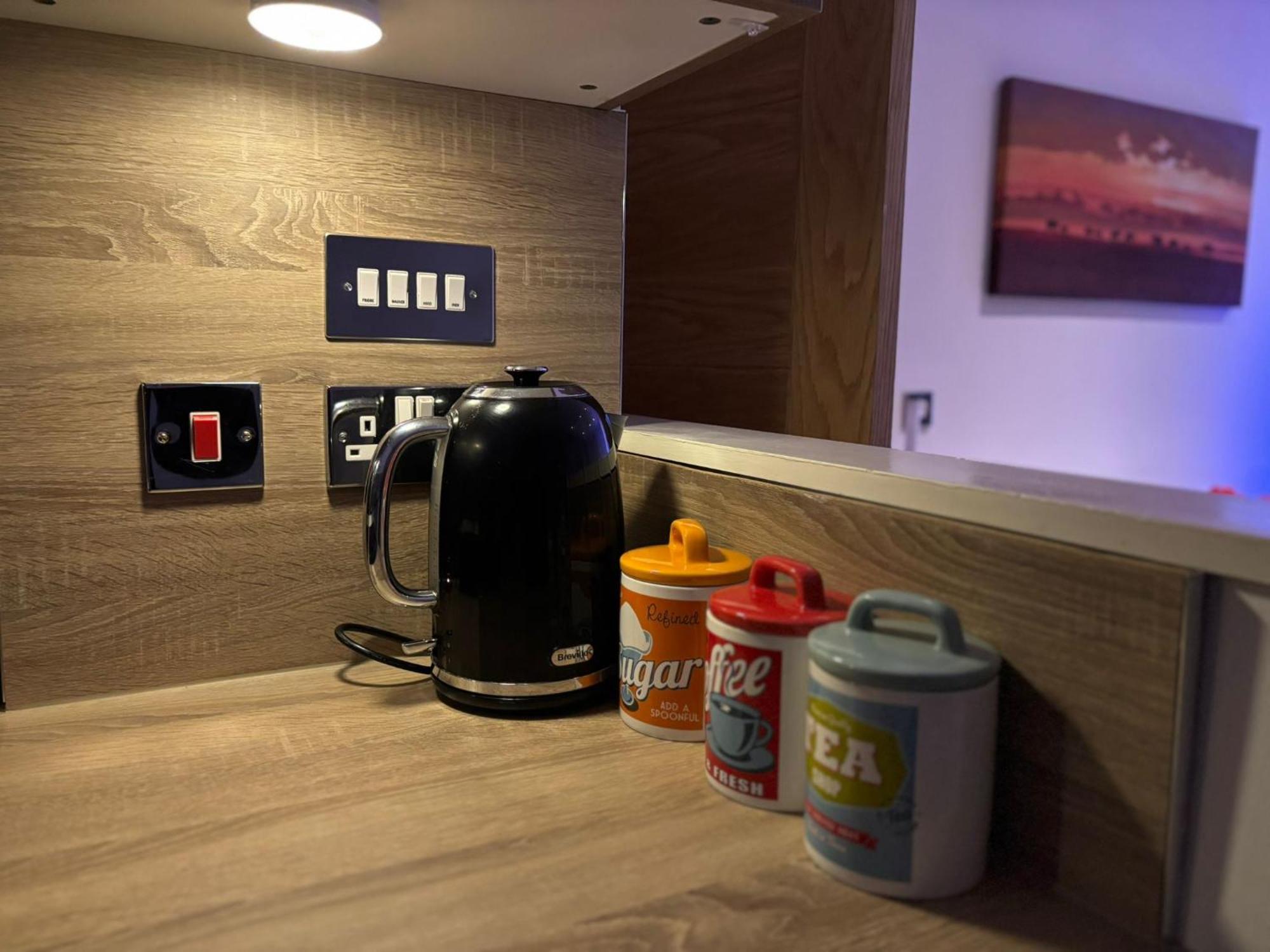 24-7 Secured City Centre Apartments With Free Underground Parking And Wifi Birmingham Exteriör bild