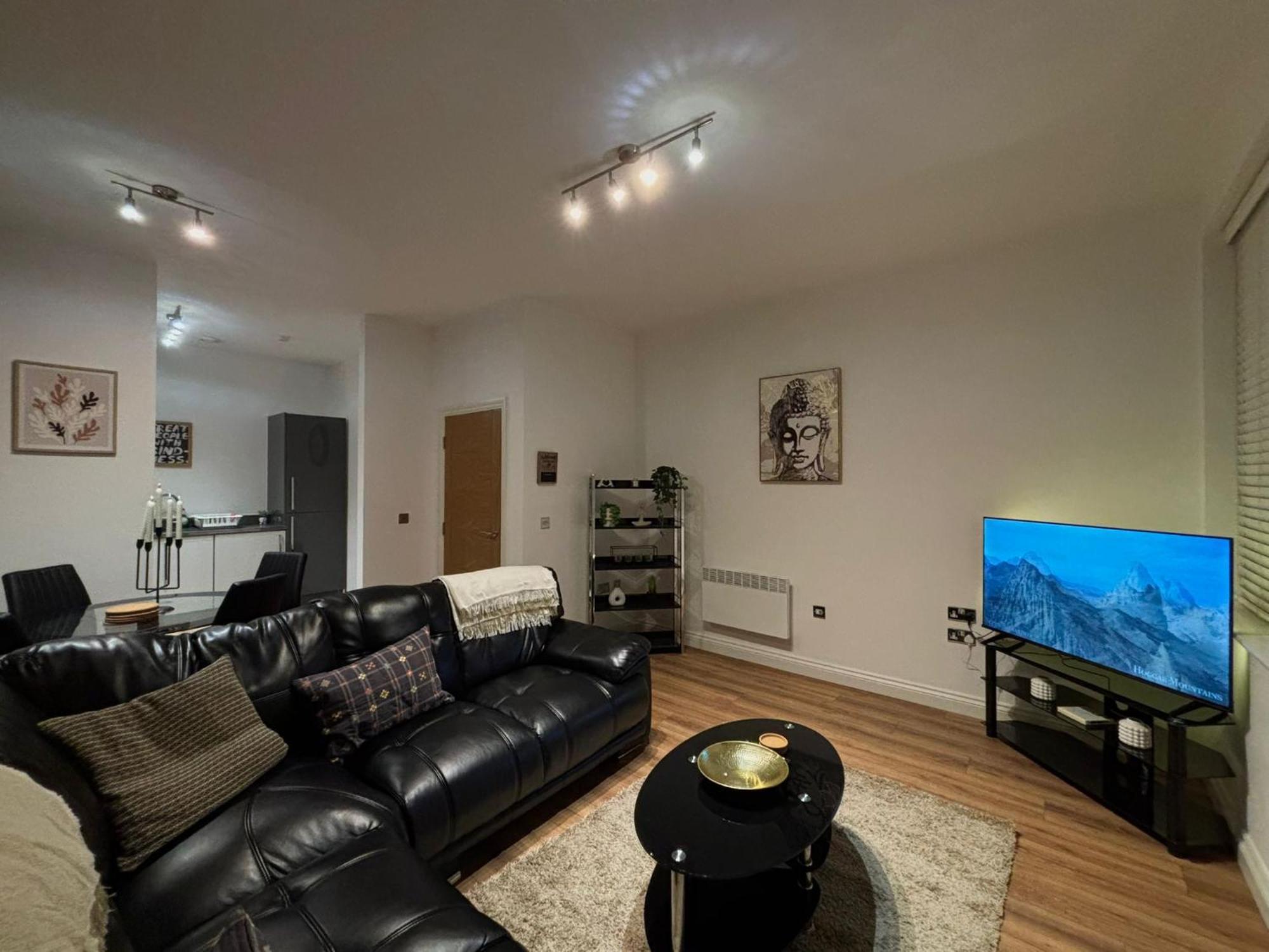 24-7 Secured City Centre Apartments With Free Underground Parking And Wifi Birmingham Exteriör bild