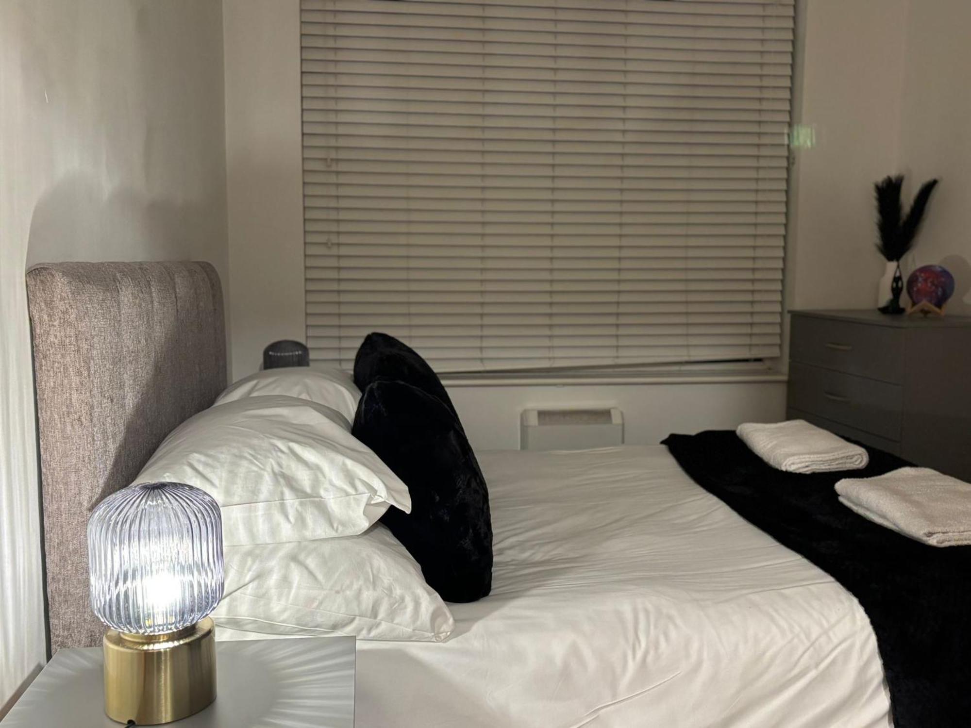 24-7 Secured City Centre Apartments With Free Underground Parking And Wifi Birmingham Exteriör bild