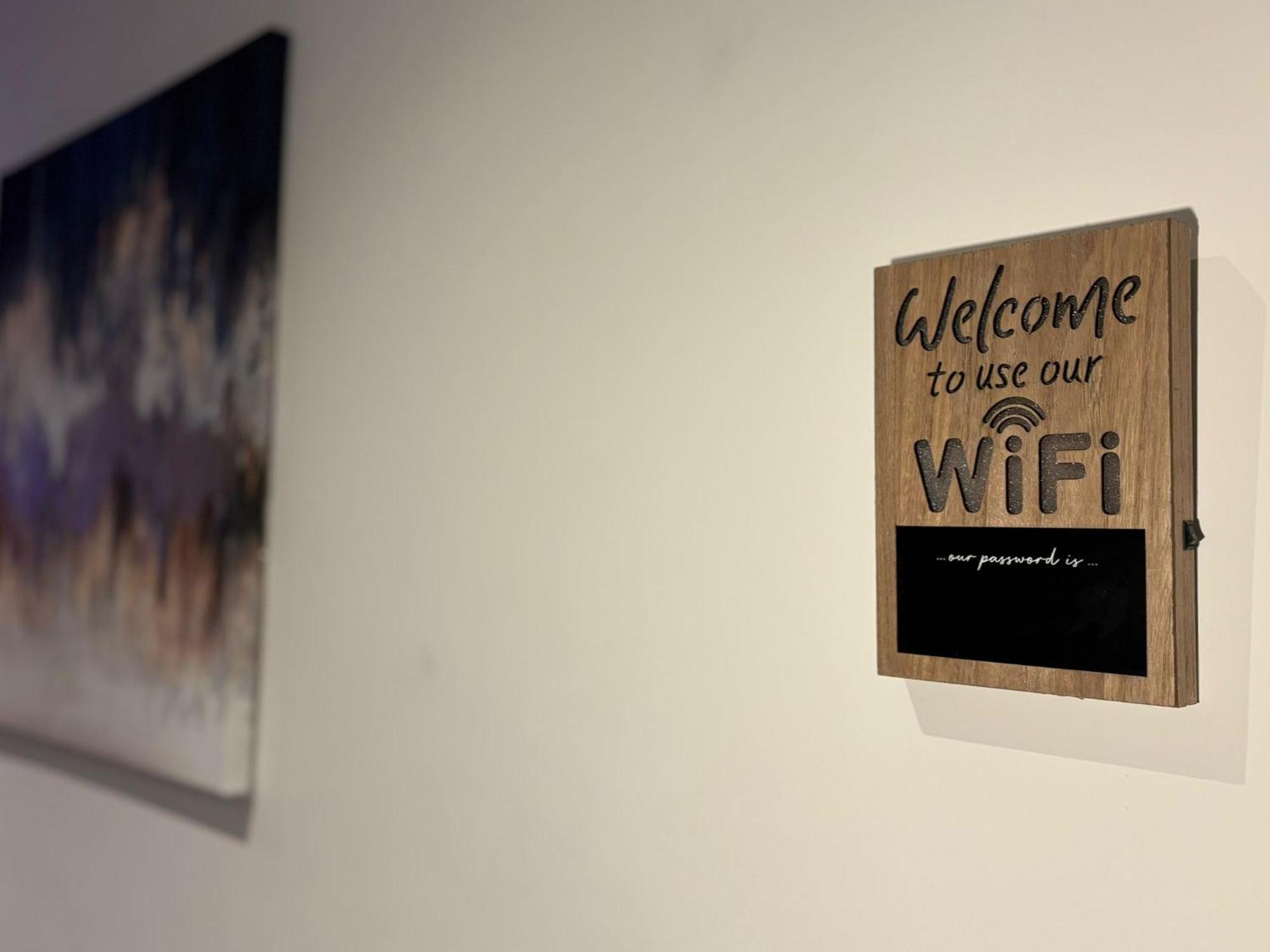 24-7 Secured City Centre Apartments With Free Underground Parking And Wifi Birmingham Exteriör bild